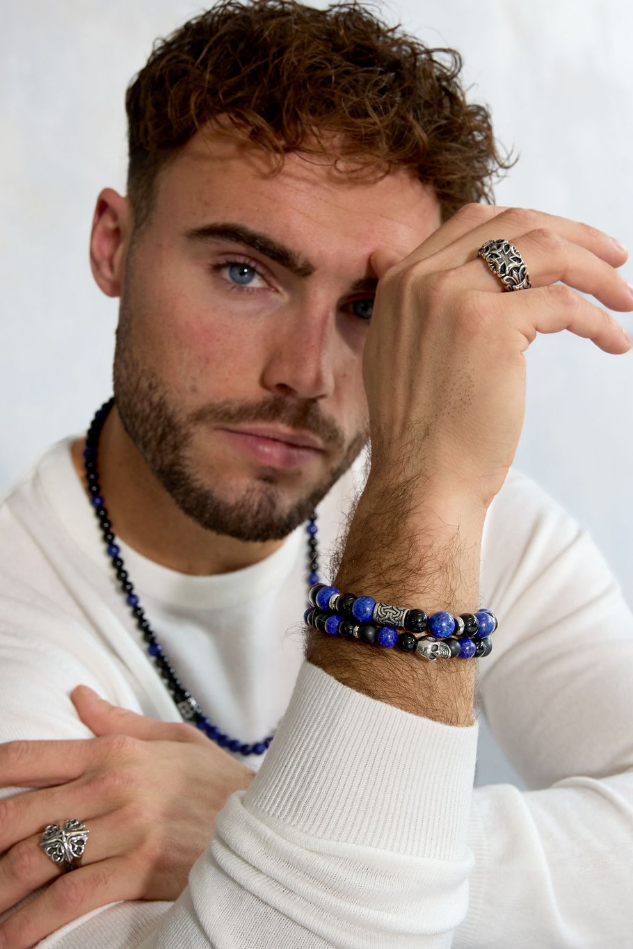 Herrenarmband mit Perlen-Totenkopf-Details – Grau Bild2