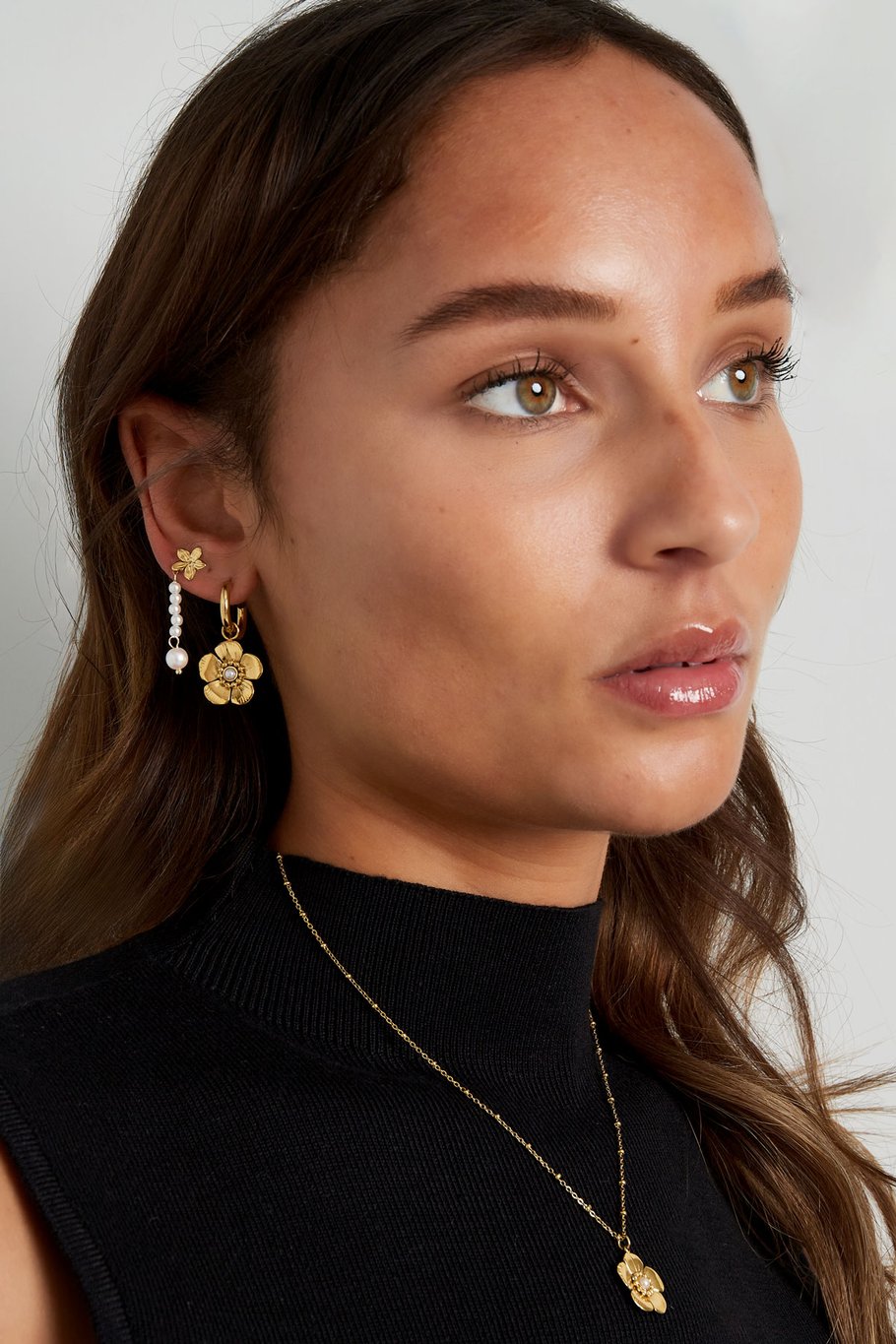 earring with cute flower pendant Picture2