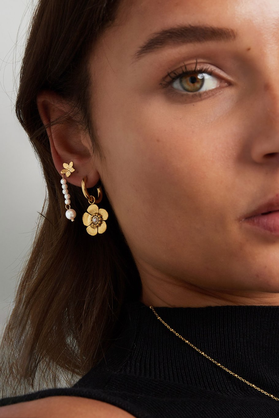 earring with cute flower pendant Picture4