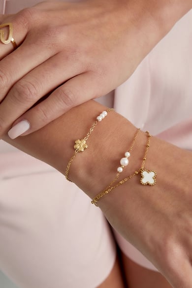 double bracelet with pearls and clover charm h5 Picture2
