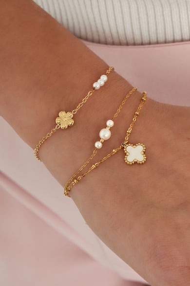 double bracelet with pearls and clover charm h5 Picture3