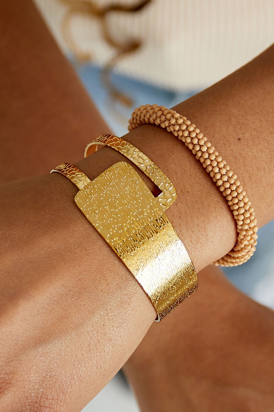Bracciale vintage strutturato grande - Colore oro Immagine3