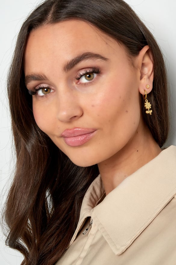 basic earrings with flower charms