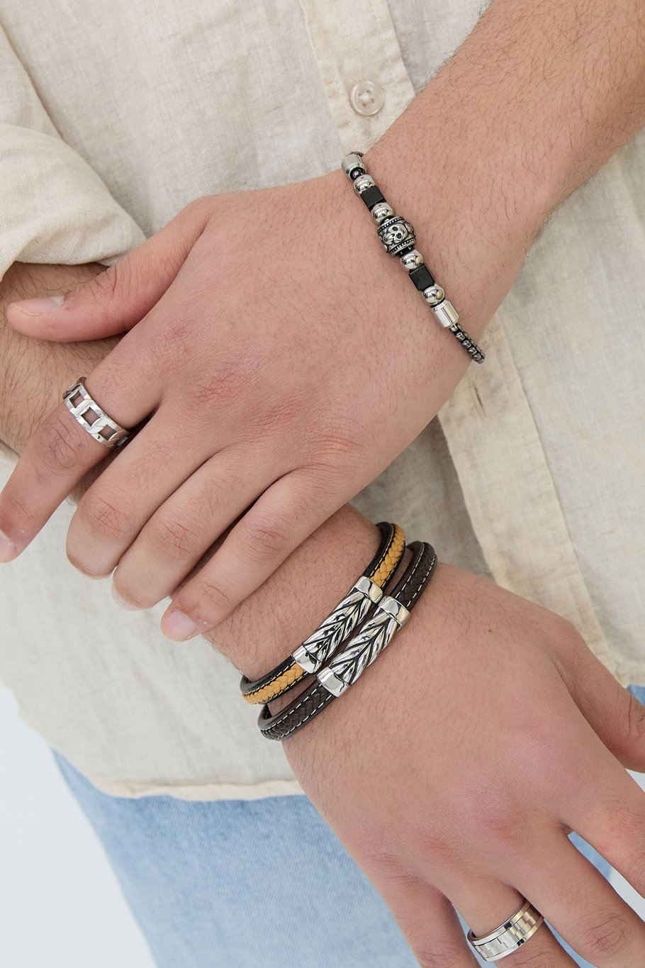 Charm bracelet with skull  Picture2