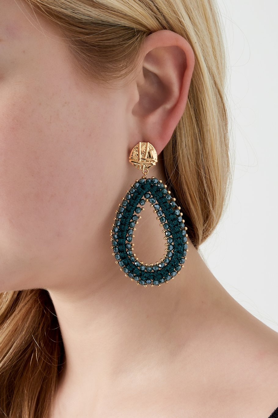 Shimmering Drop Beads oorbellen - donkerpaars Afbeelding2