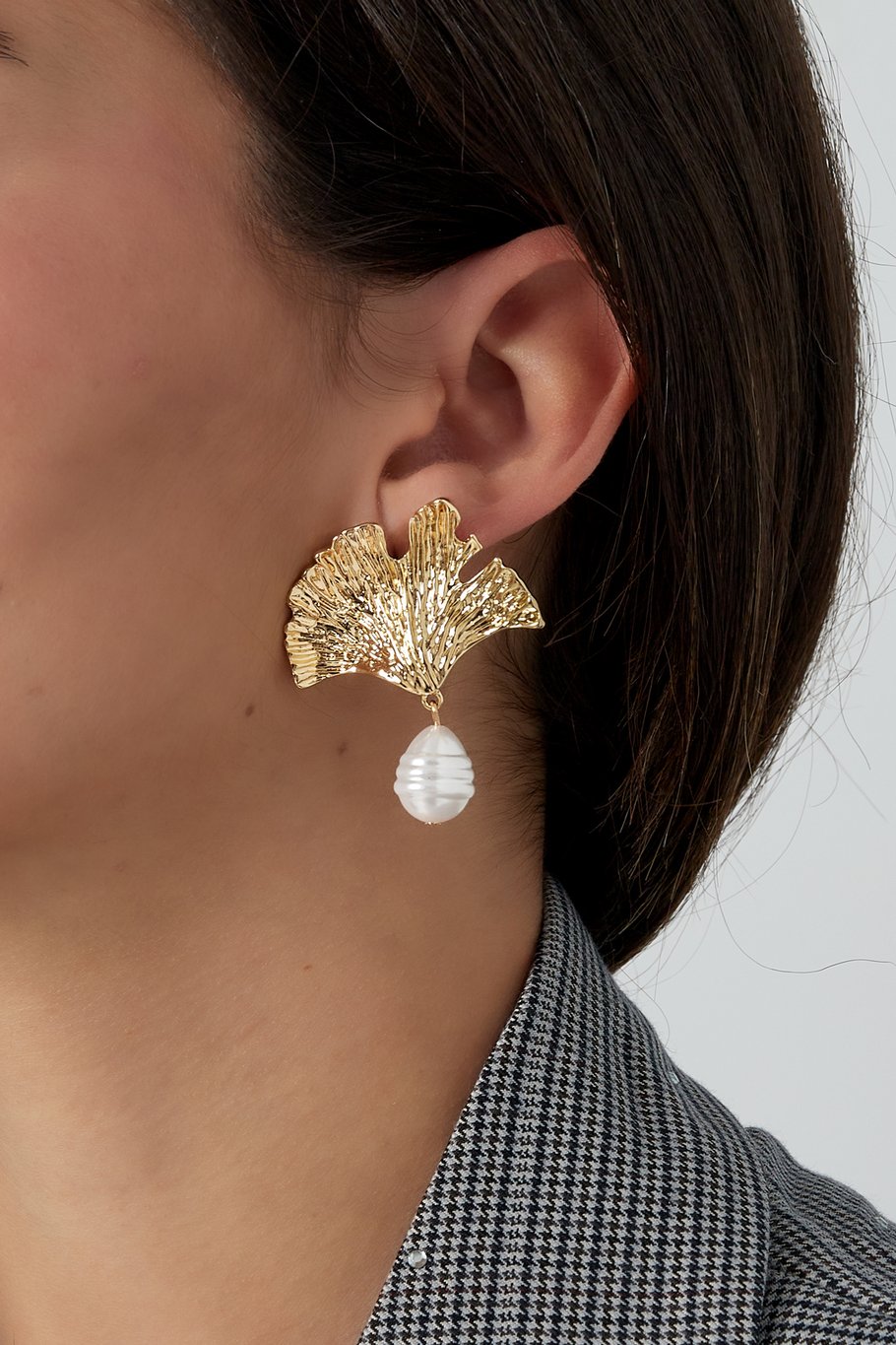 Ohrringe mit Perlenessenz – Goldfarbe - Goldfarbefarbe Bild2