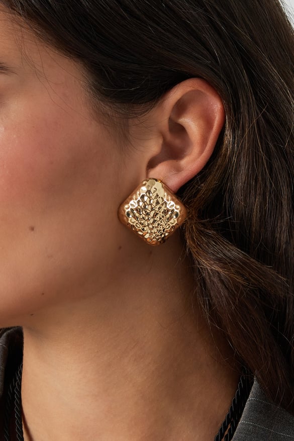 refined textured earrings 2