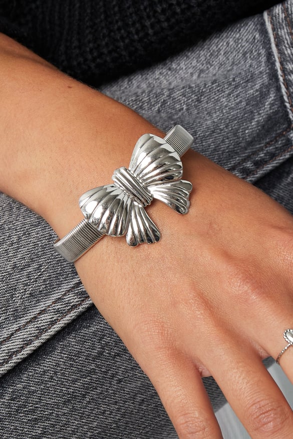 bow bangle bracelet