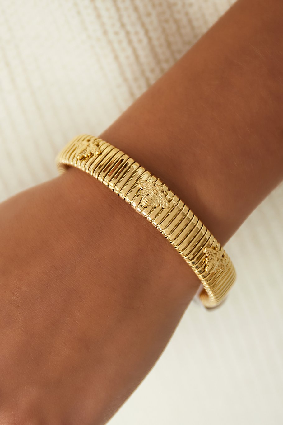 Buzzy Beauty Armband  Bild2