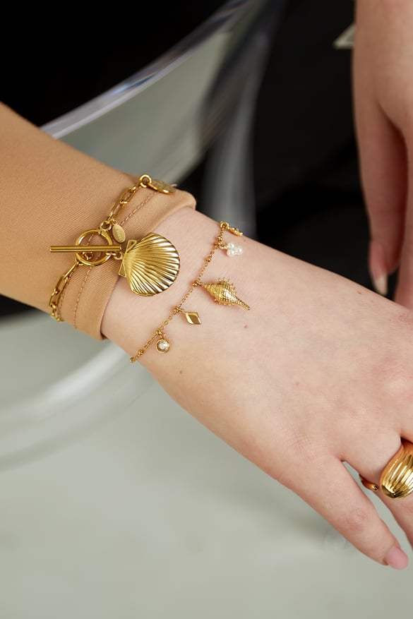 bracelet with shell charm 2
