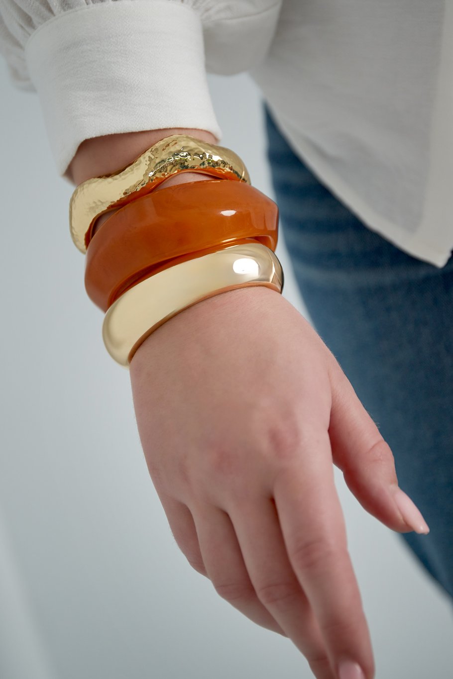 Golden curve bangle Picture2