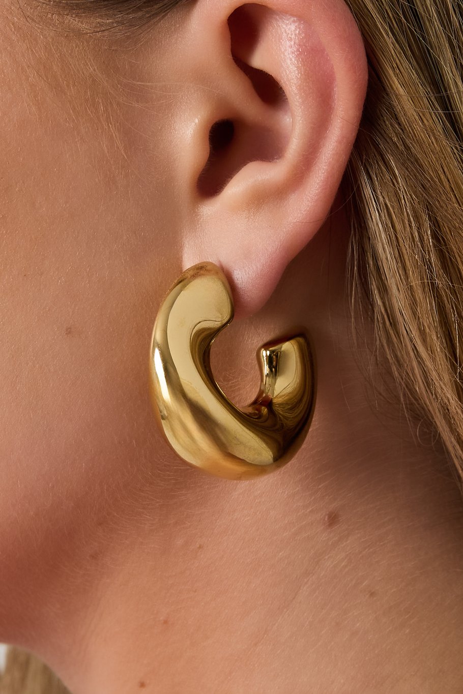 Boldy hoop earrings Picture2
