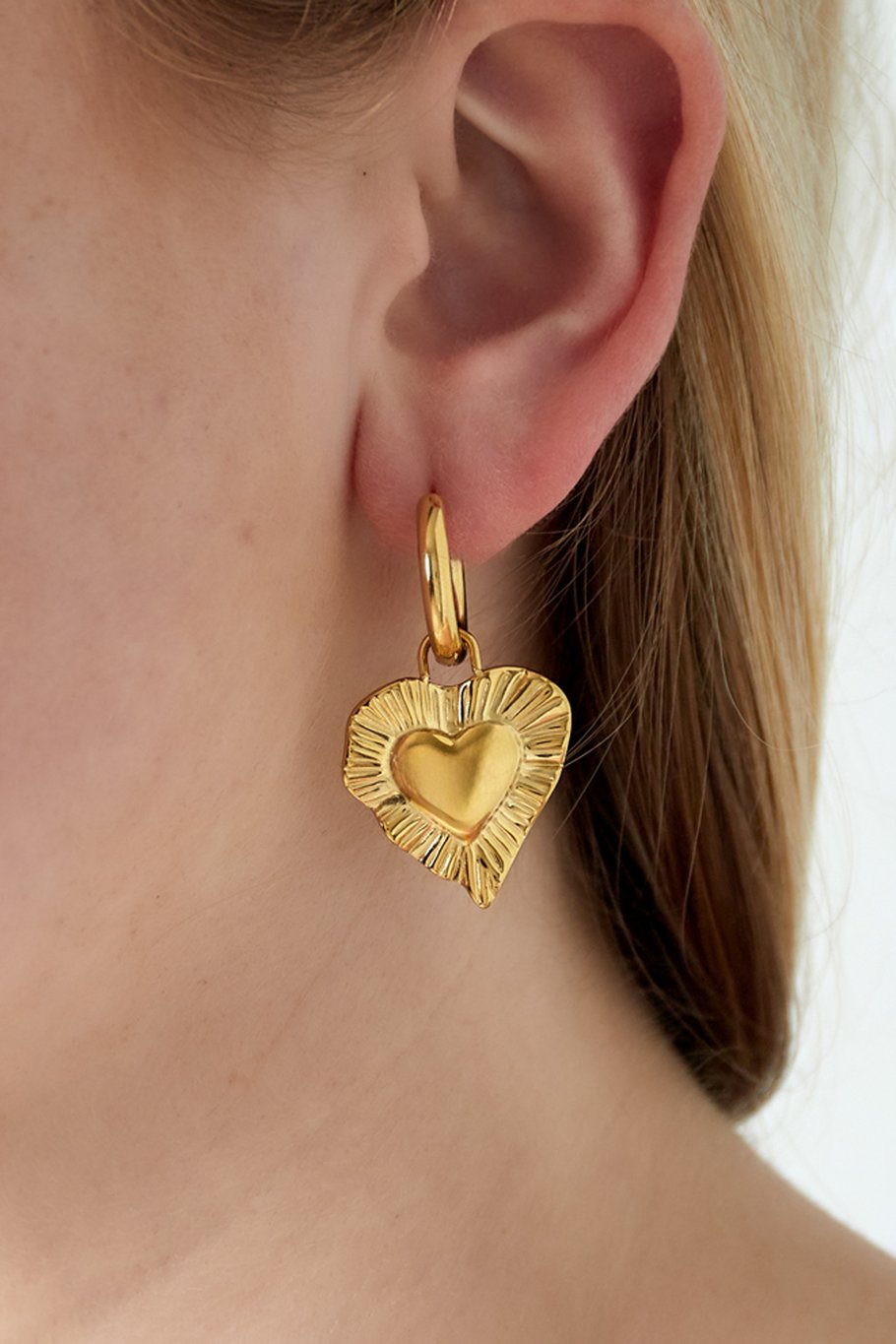 Pendientes de corazón radiante Imagen2