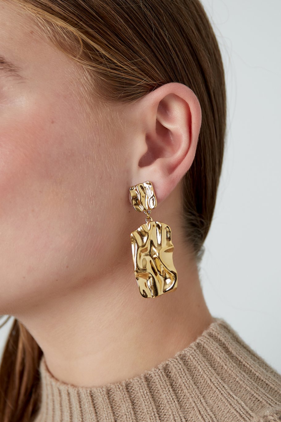 Pendientes largos con textura llamativa - dorados Imagen2