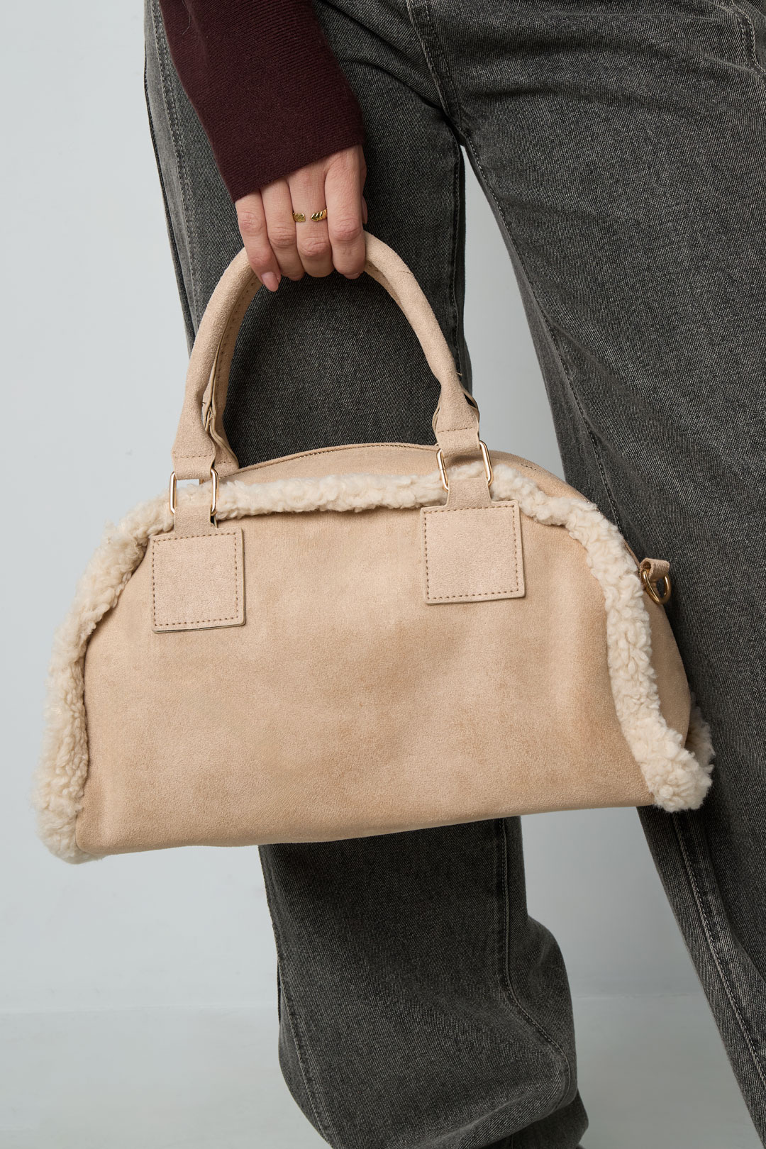 Sac à bandoulière avec détails en peluche