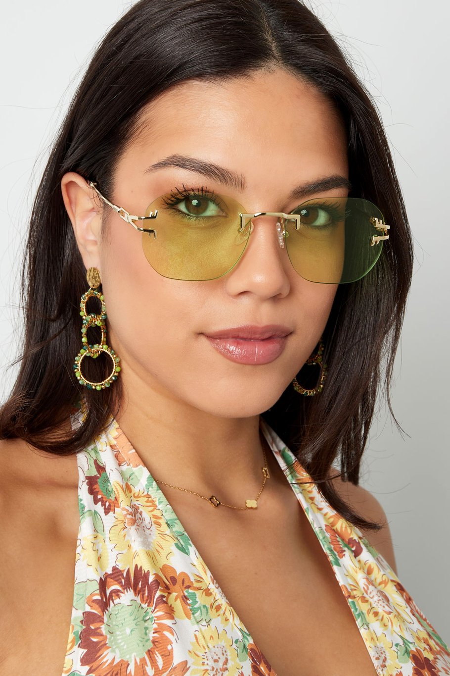 lunettes de soleil lunettes rondes détail doré noir couleur or Image6