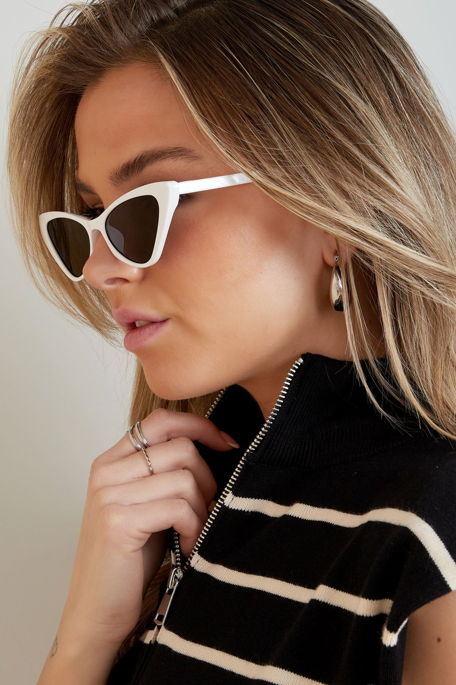 Barbie vibe sunglasses - black Picture3
