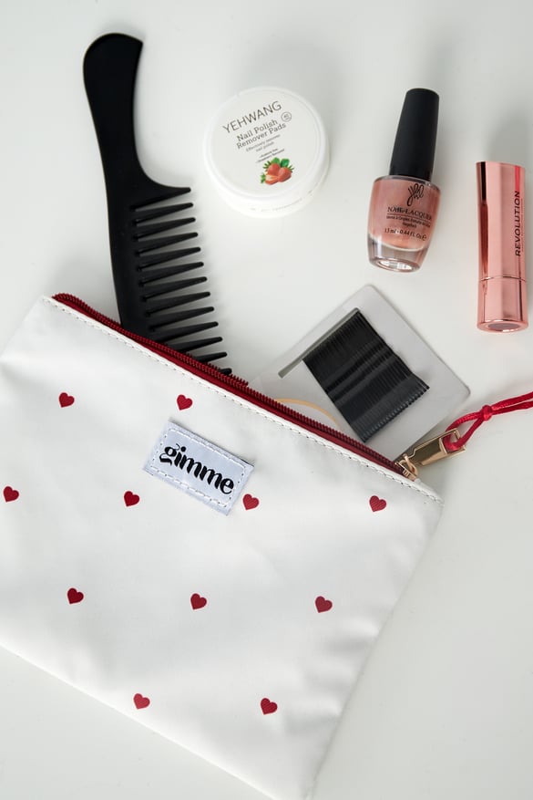 Flat toiletry bag hearts - White