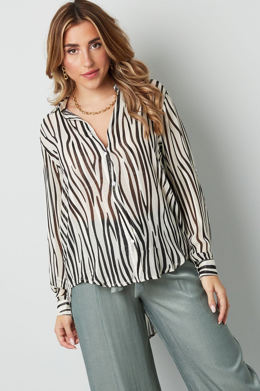 Bluse mit ästhetischem Druck - braun/weiß Bild5