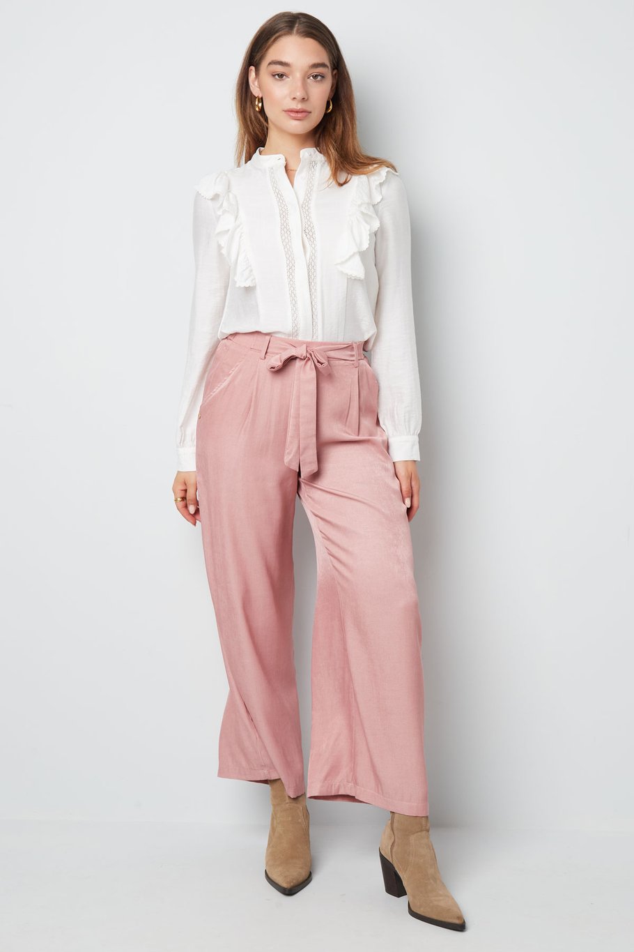 Bluse mit Rüschendetail in Weiß Bild5