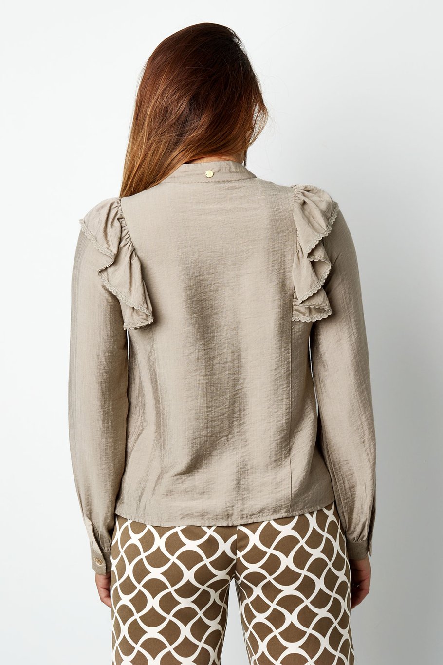 Bluse mit Rüschendetail in Weiß Bild10