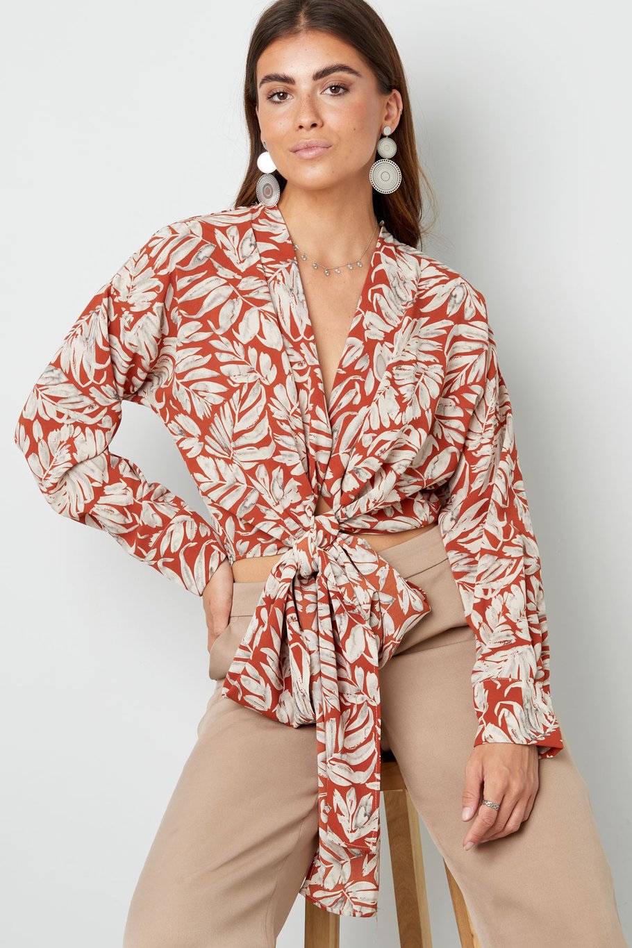 Wickelbluse mit Blattmuster in Orange Bild4