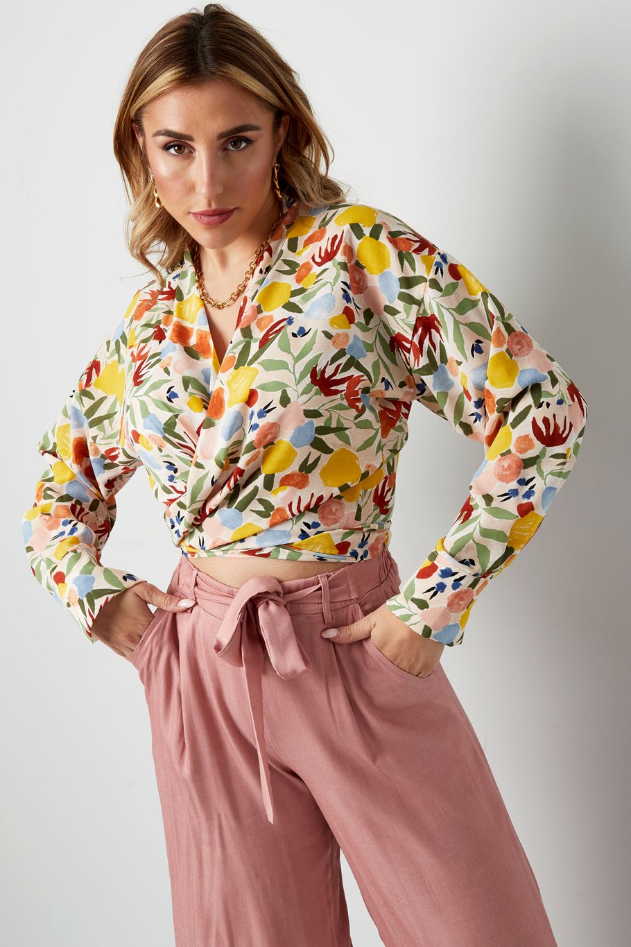 Bluse mit Knopfdetail – mehrfarbig Bild2