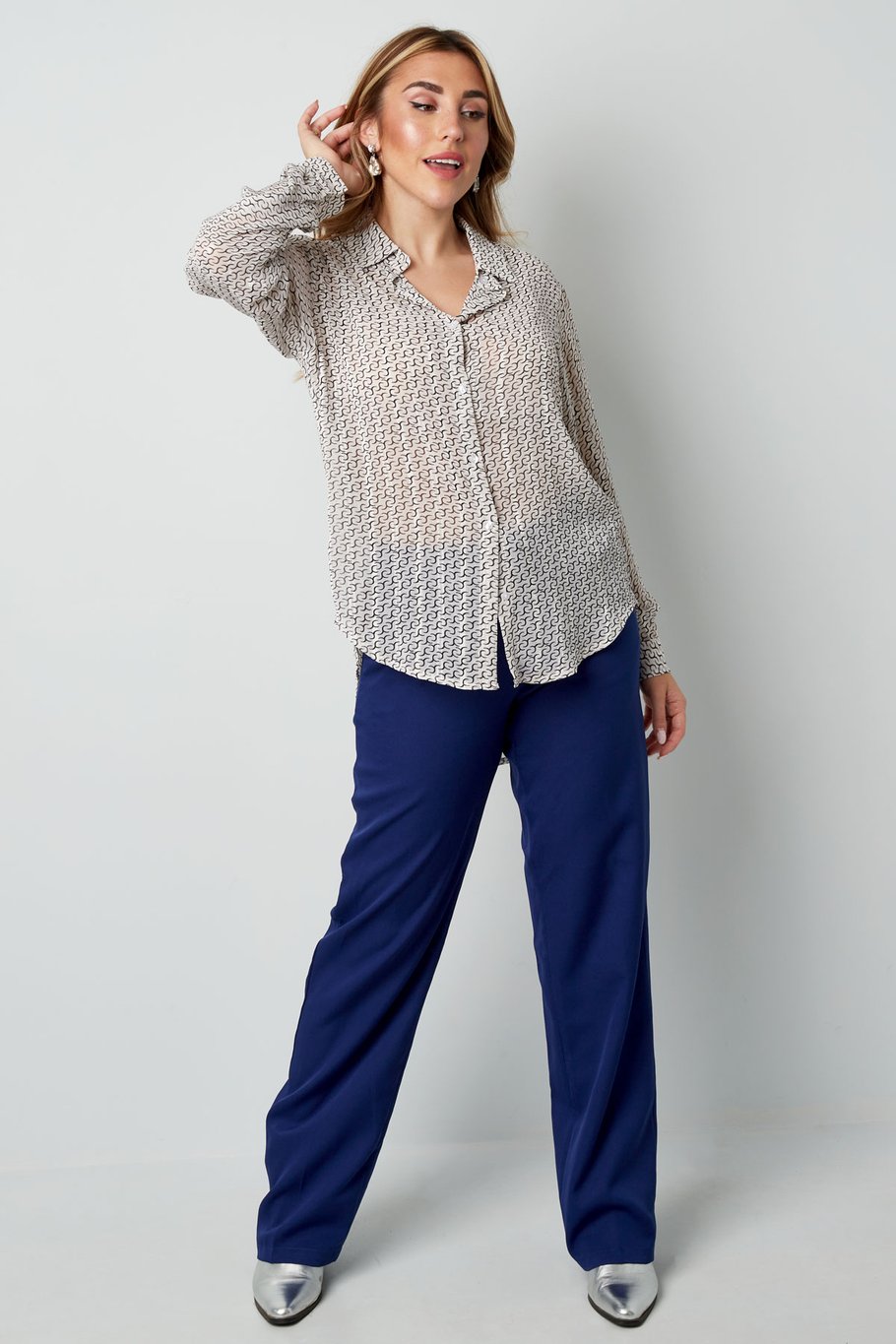 Bluse mit Gliederdruck – Schwarz Bild2