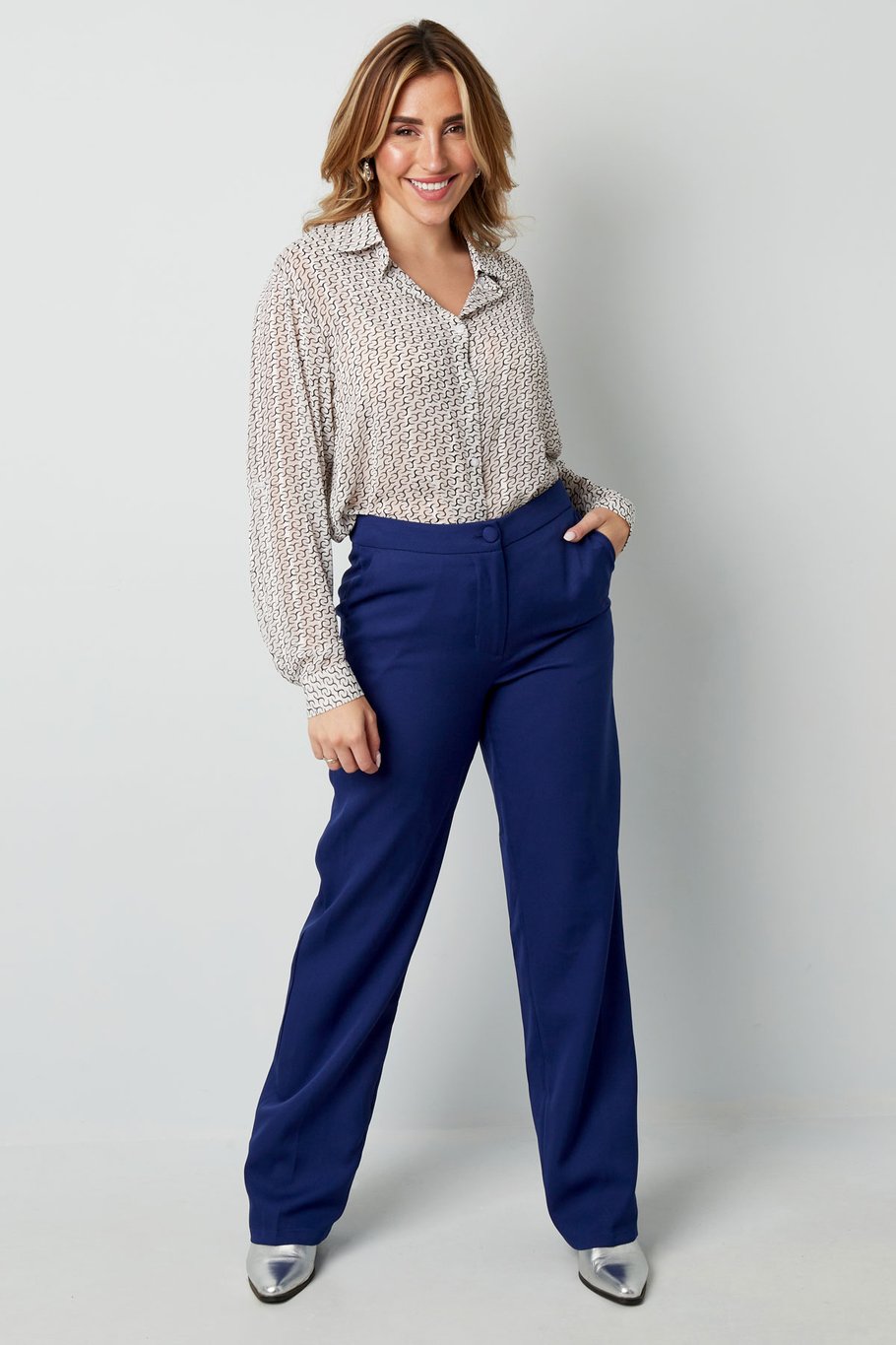 Bluse mit Gliederdruck – Schwarz Bild3