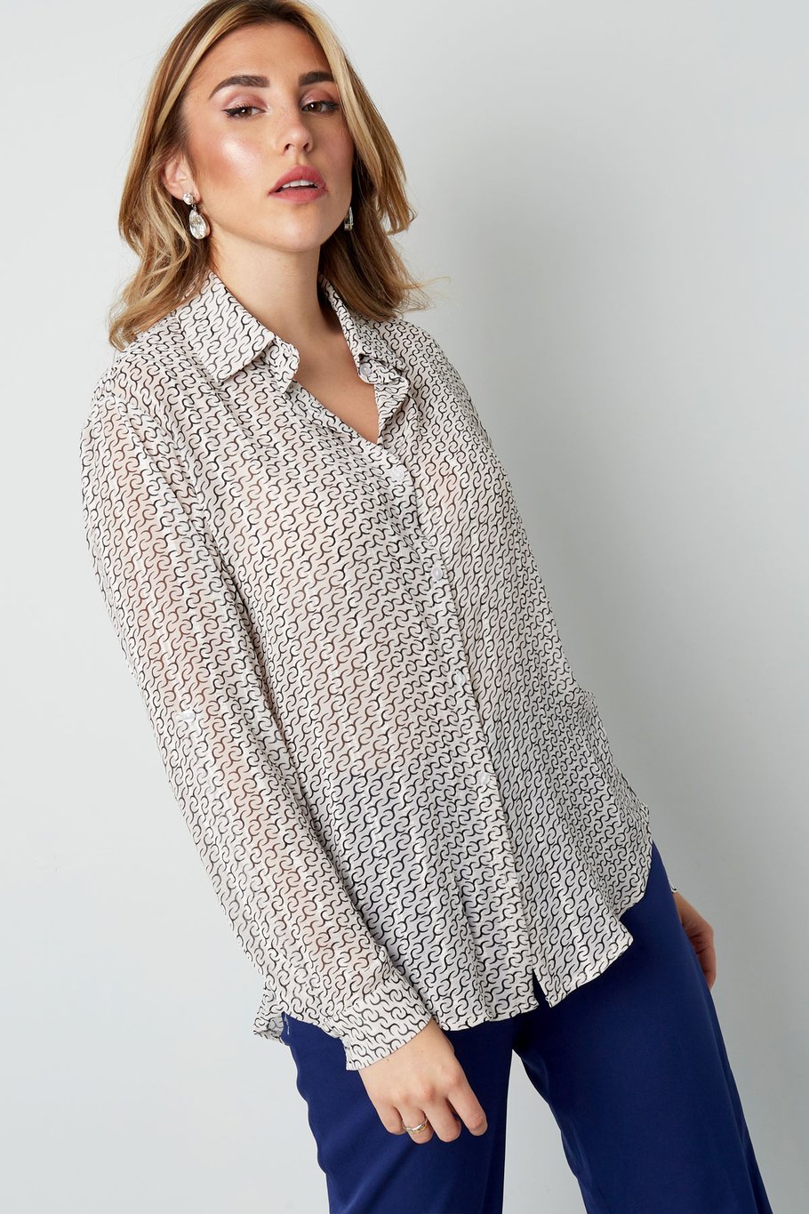 Bluse mit Gliederdruck – Schwarz Bild5