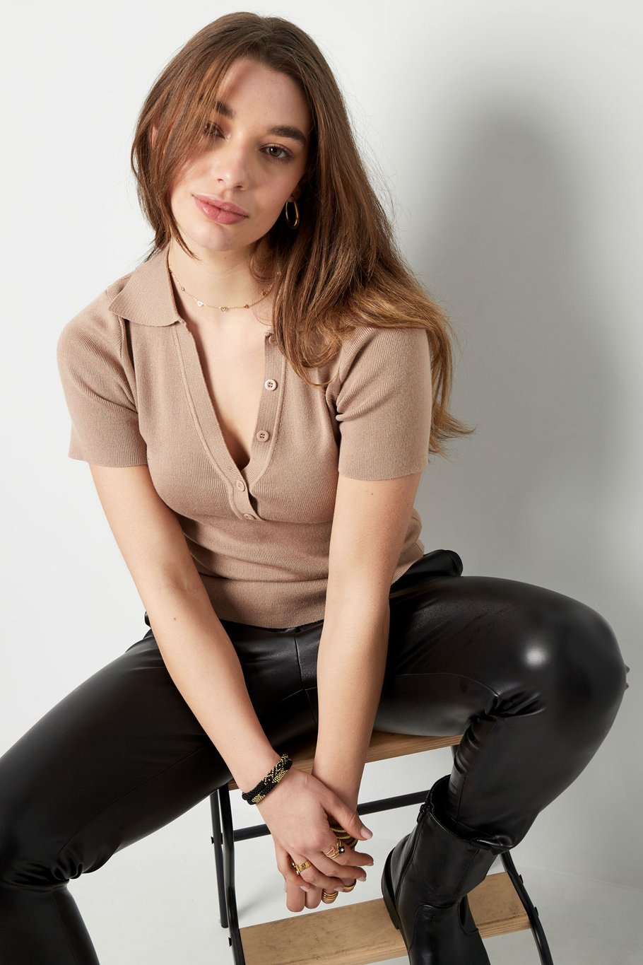 Halbgeknöpftes Poloshirt klein/mittel – beige Bild3
