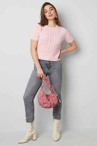 Klassischer Strickpullover mit Zopfmuster und kurzen Ärmeln Small/Medium – gebrochenes Weiß h5 Bild5