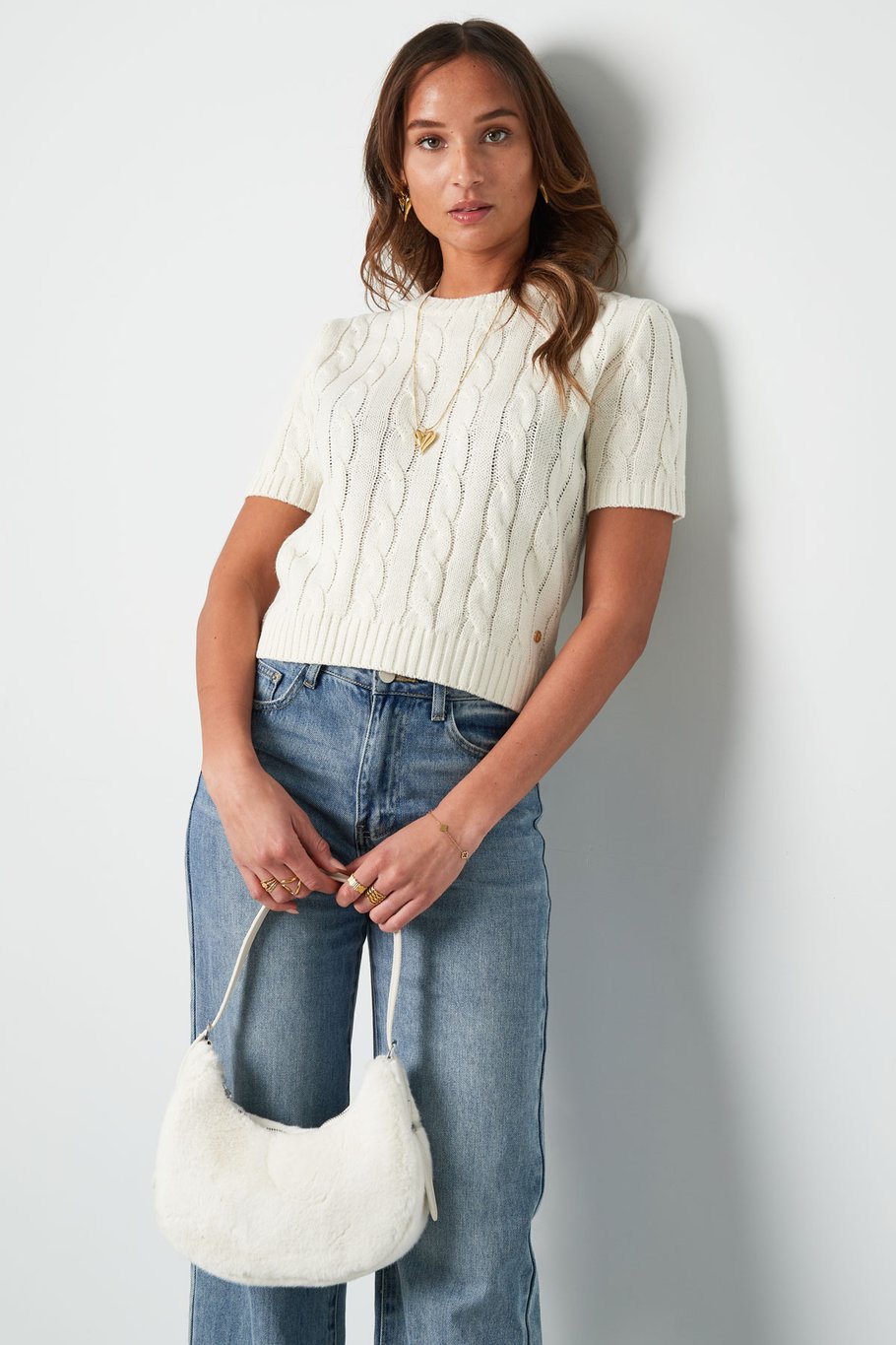 Klassischer Strickpullover mit Zopfmuster und kurzen Ärmeln Small/Medium – gebrochenes Weiß Bild6