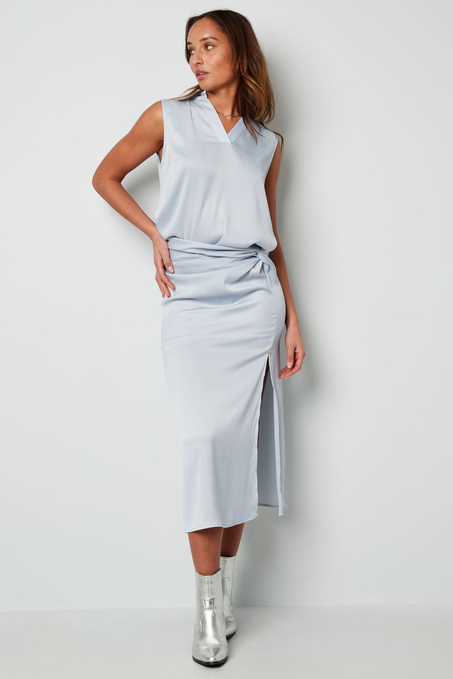 Ärmellose Bluse mit V-Ausschnitt – weiß  Bild5