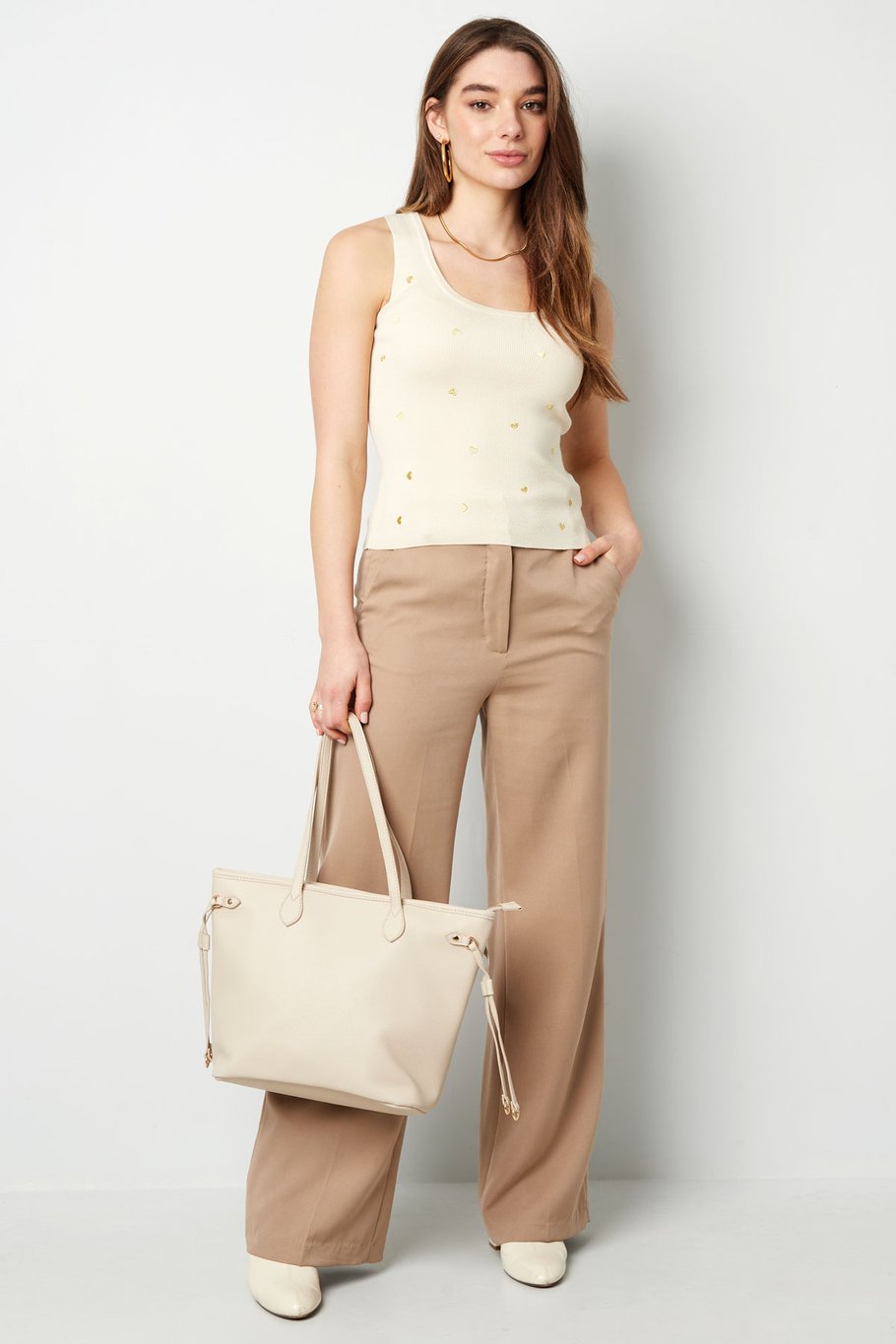 Ärmelloses Top mit goldenen Herzdetails klein – beige Bild3