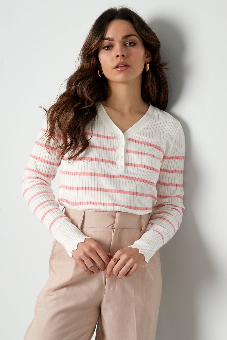 Maglia a righe con scollo a V - nero/bianco  Immagine3