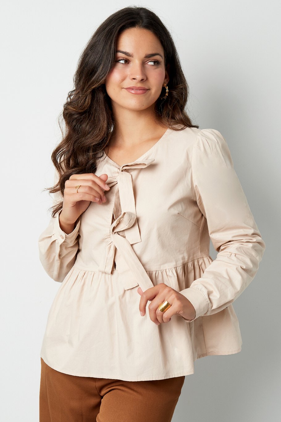 Longsleeve peplum top with bows - beige h5Picture10