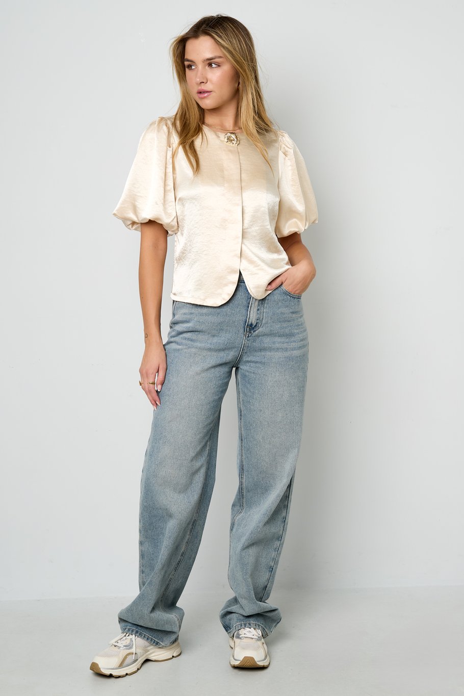 Puff Sleeve Statement Top Picture8