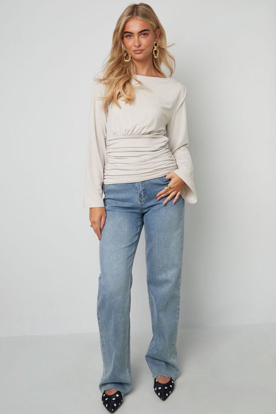 Fitted top with flared sleeves h5Picture6