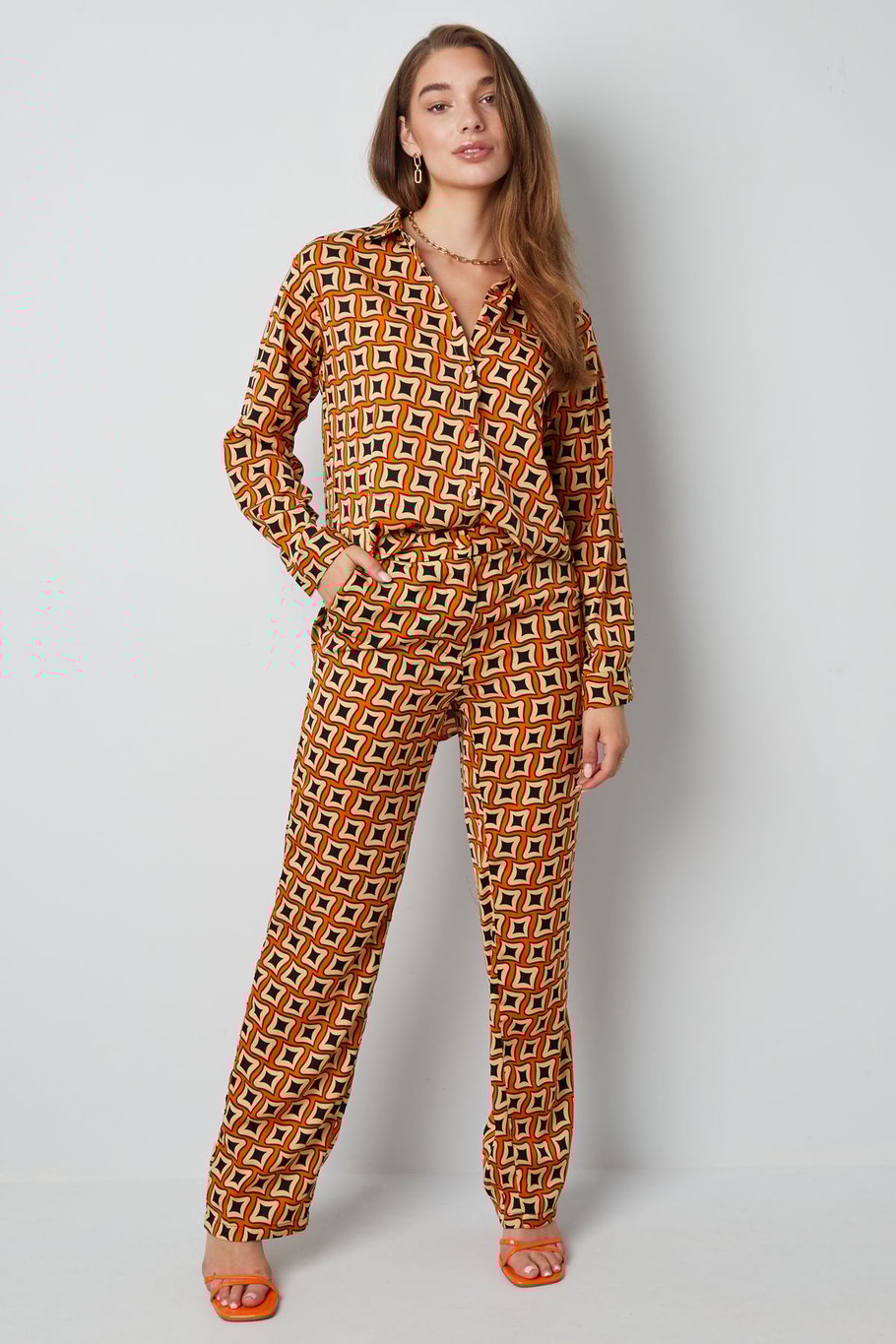Hose mit Retro-Print in Schwarz Bild5