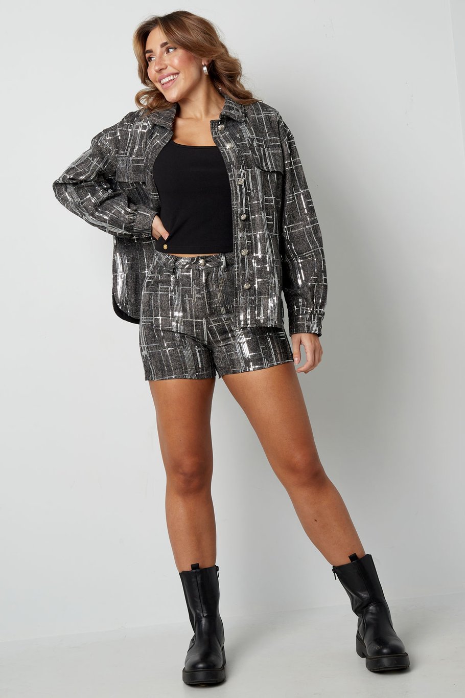 Short denim look with sequins - black Picture4