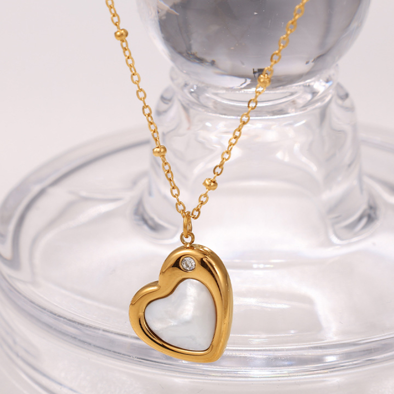 Collane con ciondolo a forma di cuore in acciaio inossidabile color oro h5Immagine5