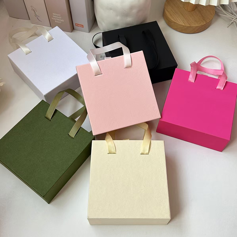 Solid Color Paper Jewelry Box Customized Logos Available Picture3