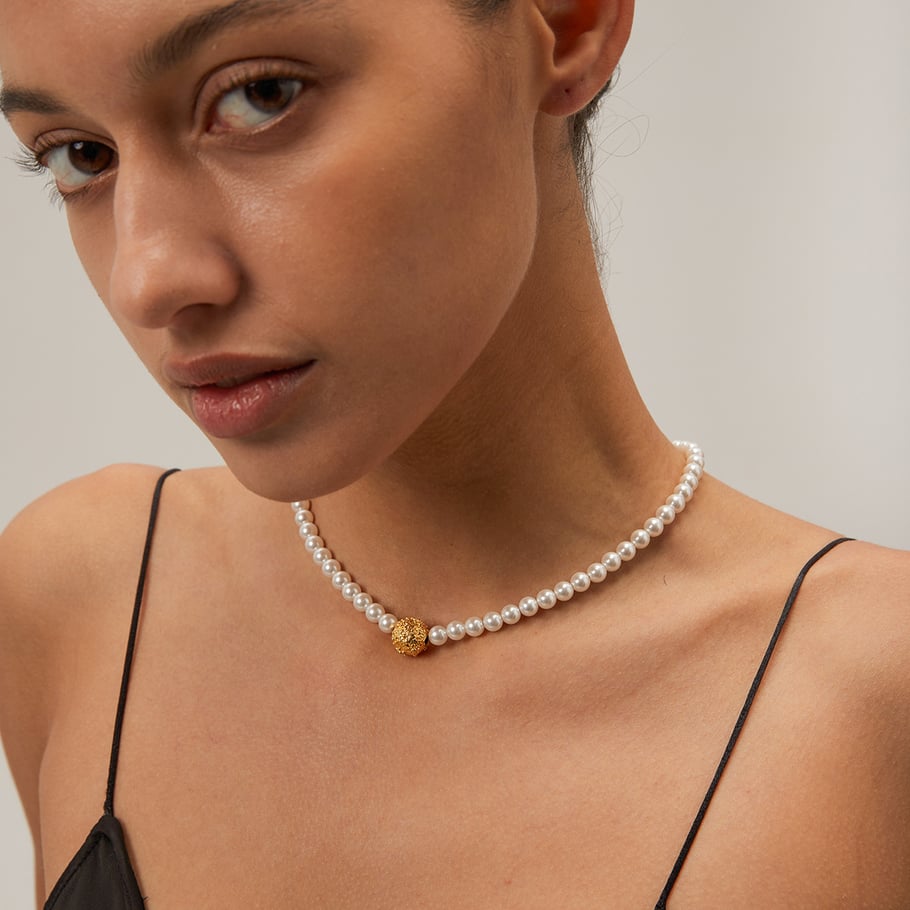 1 stück klassischer eleganter stil künstliche perle hammer muster blumenkugel edelstahl  vergoldet damen perlen halsketten Bild3