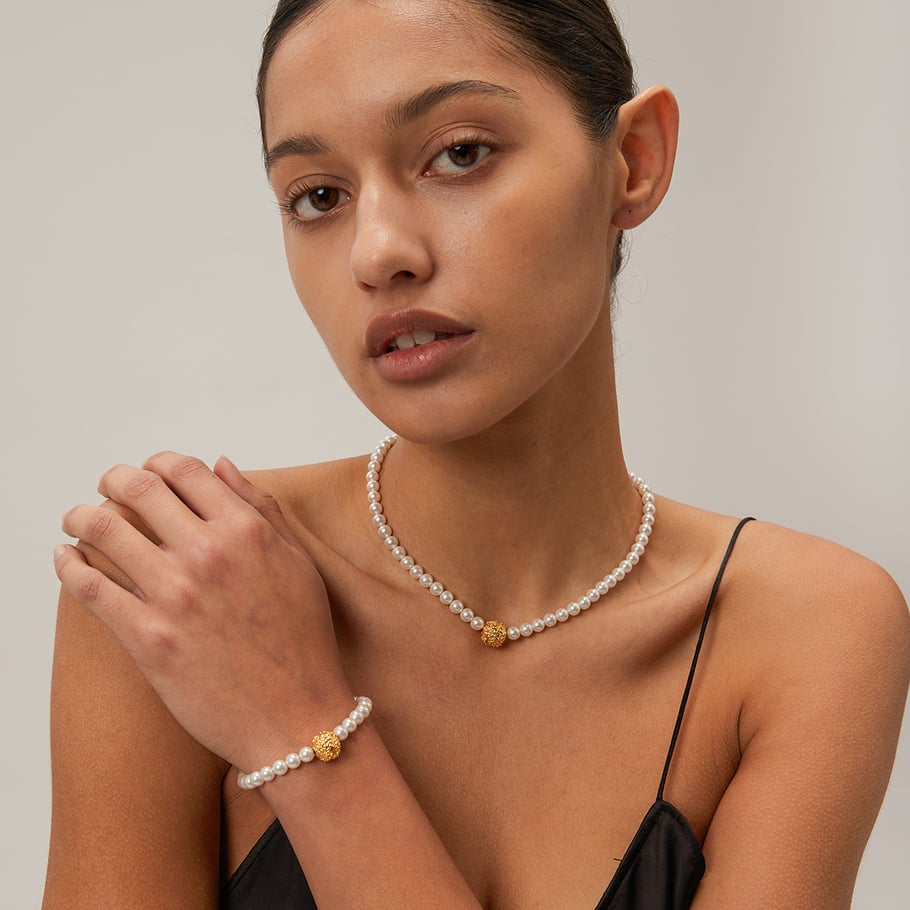 1 stück klassischer eleganter stil künstliche perle hammer muster blumenkugel edelstahl  vergoldet damen perlen halsketten Bild2