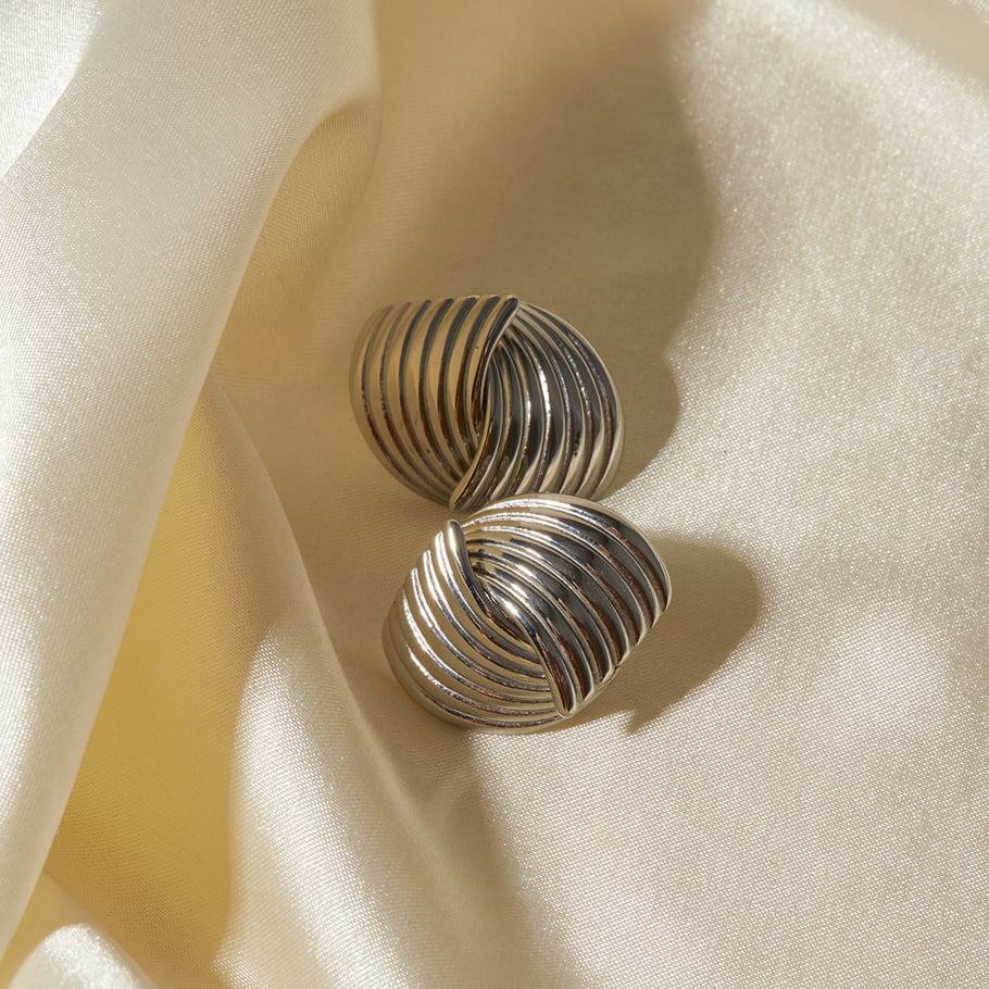 1 par de pendientes de botón de acero inoxidable chapados en oro de 18 quilates con diseño geométrico de estilo sencillo para mujer Imagen8