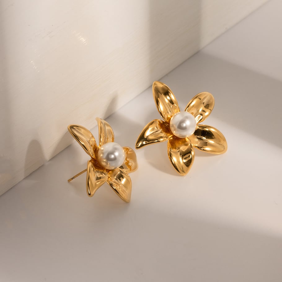 European and American cross-border INS style personality trend 18k gold stainless steel inlaid pearl flower earrings earrings jewelry wholesale Picture4