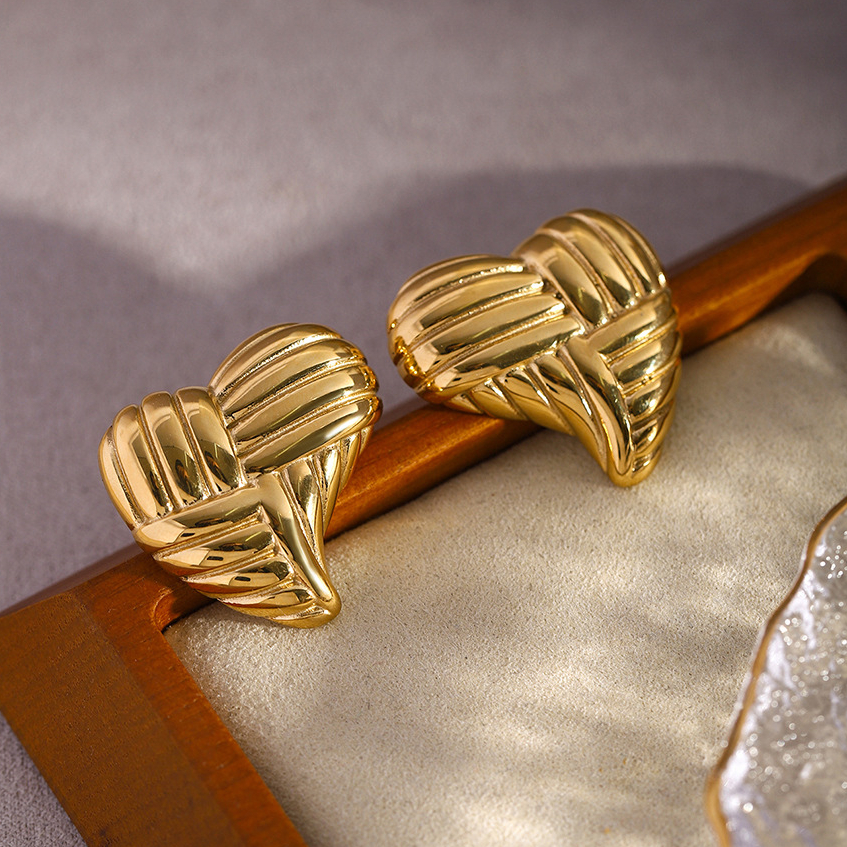European and American cross-border new 18k gold stainless steel texture heart-shaped earrings ins Internet celebrity same love titanium steel earrings Picture6
