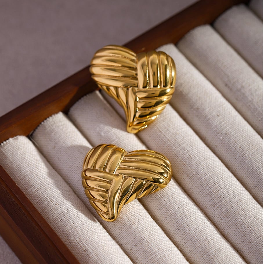 European and American cross-border new 18k gold stainless steel texture heart-shaped earrings ins Internet celebrity same love titanium steel earrings Picture7