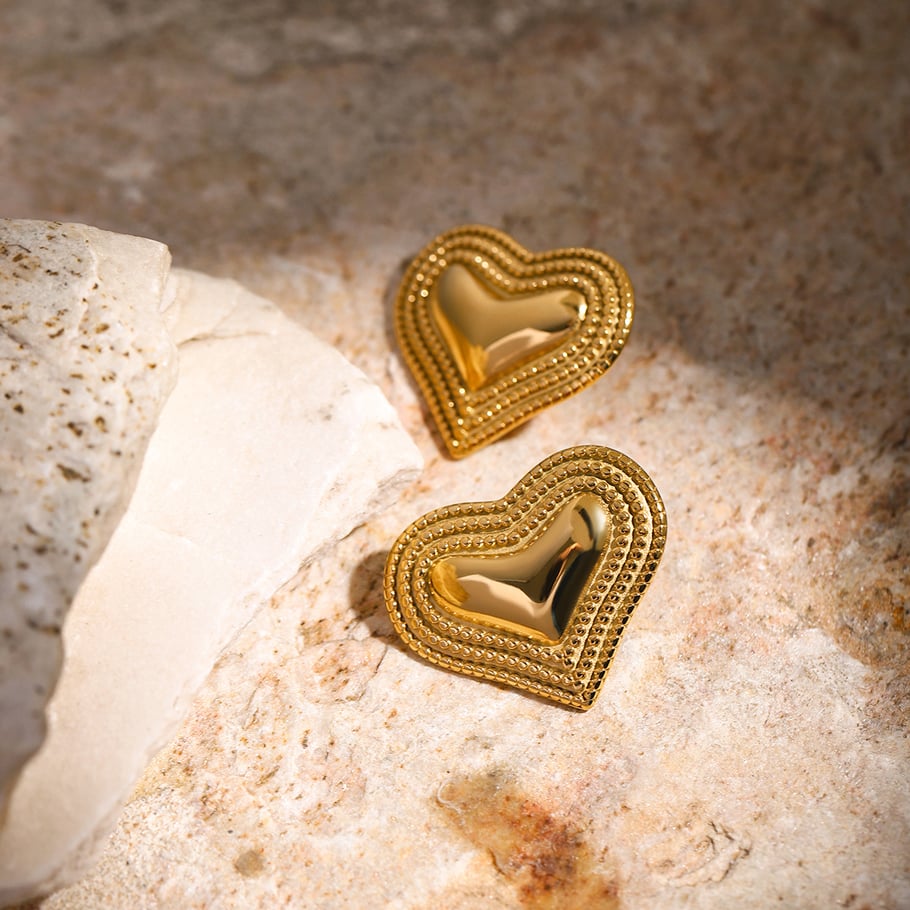 ins18k gold stainless steel round beads surrounded by heart-shaped earrings European and American Internet celebrities' same fashionable heart-shaped titanium steel earrings Picture6